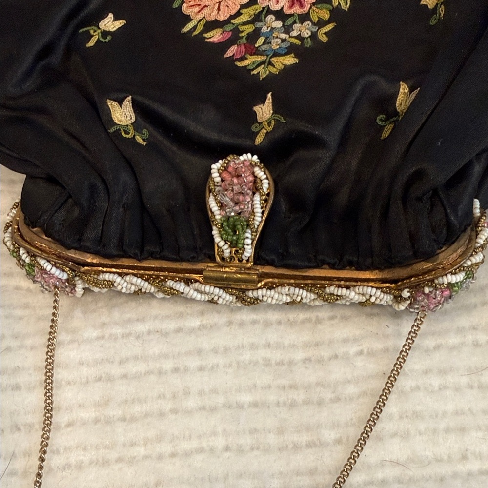 Vintage 1940s French Handmade Beaded and Embroidered Evening Bag - Picture 6 of 7